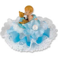 Bébé Bleu Joueur dans son couffin sur embase  orné de Tulle, Fleur et Bord Satin 1 X2 pcs