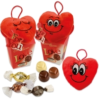 Coeur en peluche sur coffret garni de chocolat pralin 1 X12 pcs - 100 x 95 x 145 mm